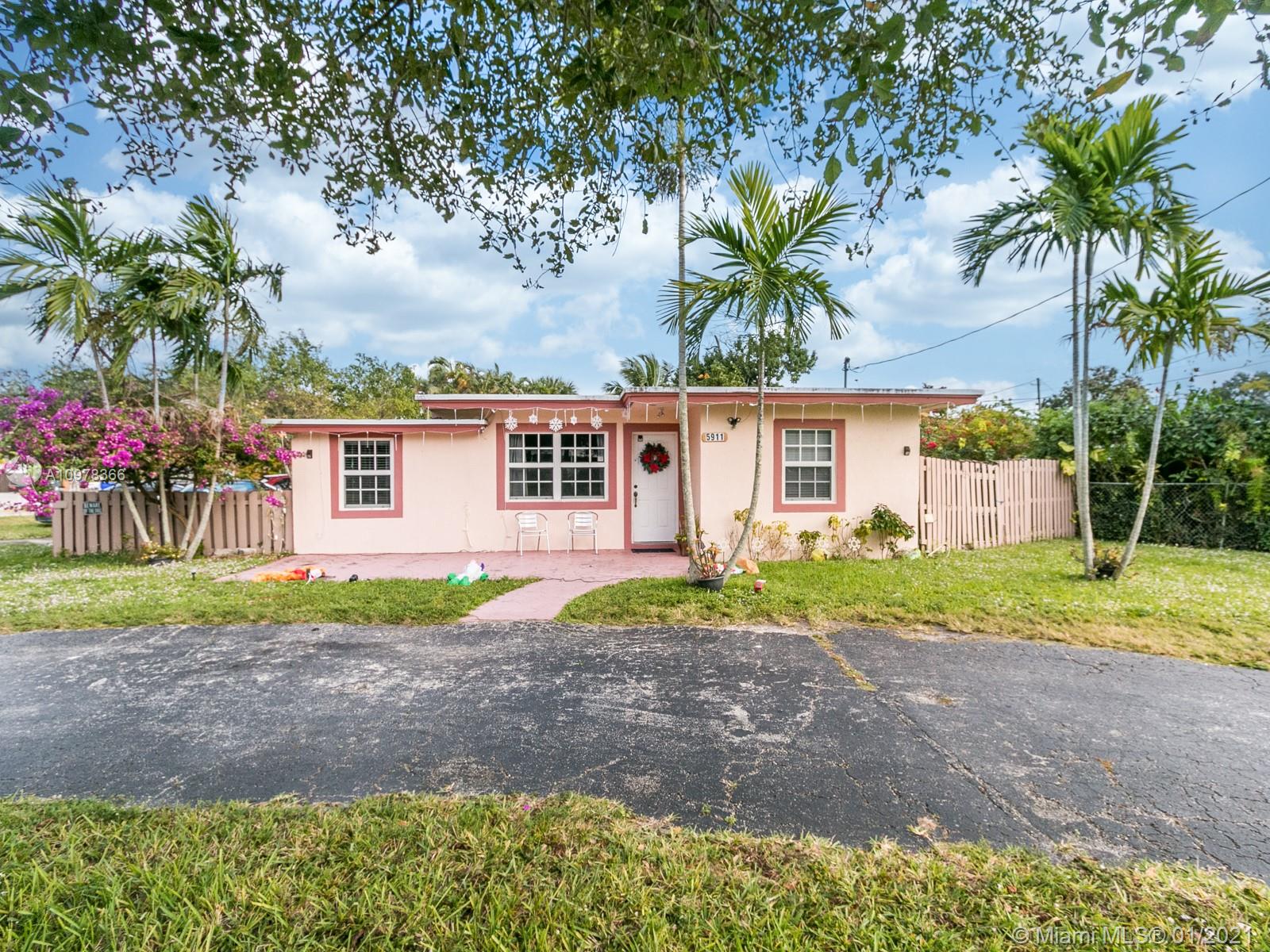 5911 Mckinley St, Hollywood, FL 33021