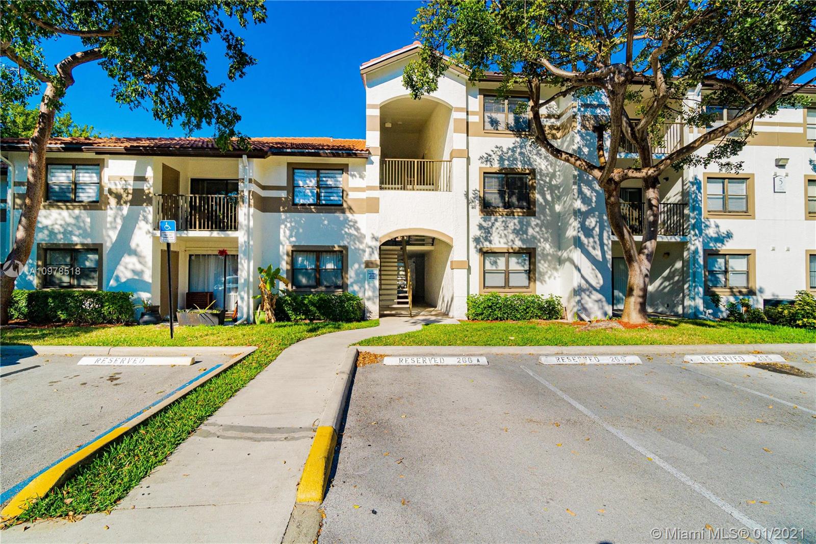 650 S Park Rd #27-5, Hollywood, FL 33021