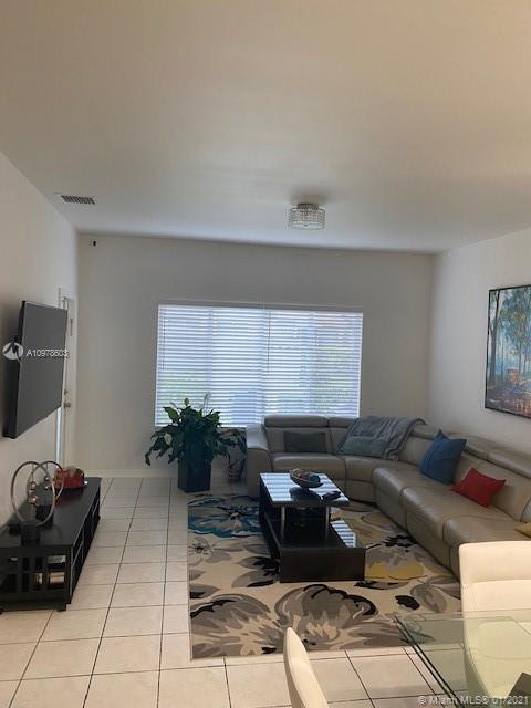 Deerfield Beach, FL 33442,1031 SW 42nd Ave