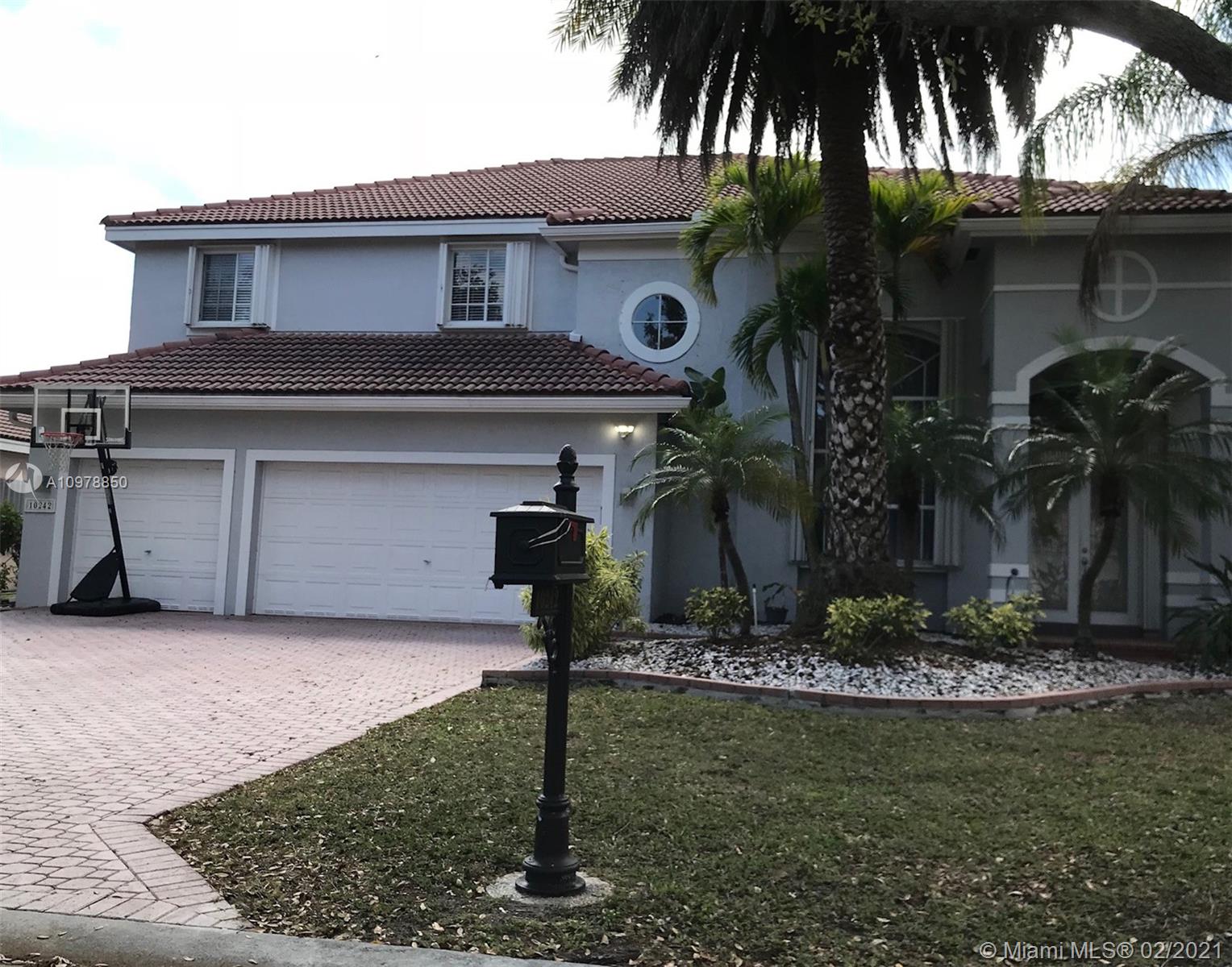 10242 NW 54th Pl, Coral Springs, FL 33076