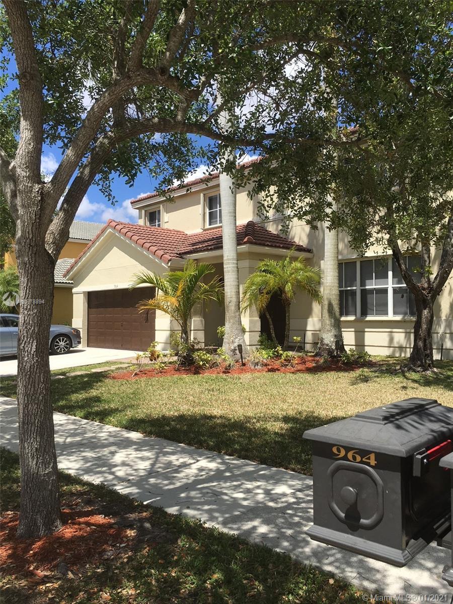 Photo 2 of 964 Tulip Cir in Weston - MLS A10978894