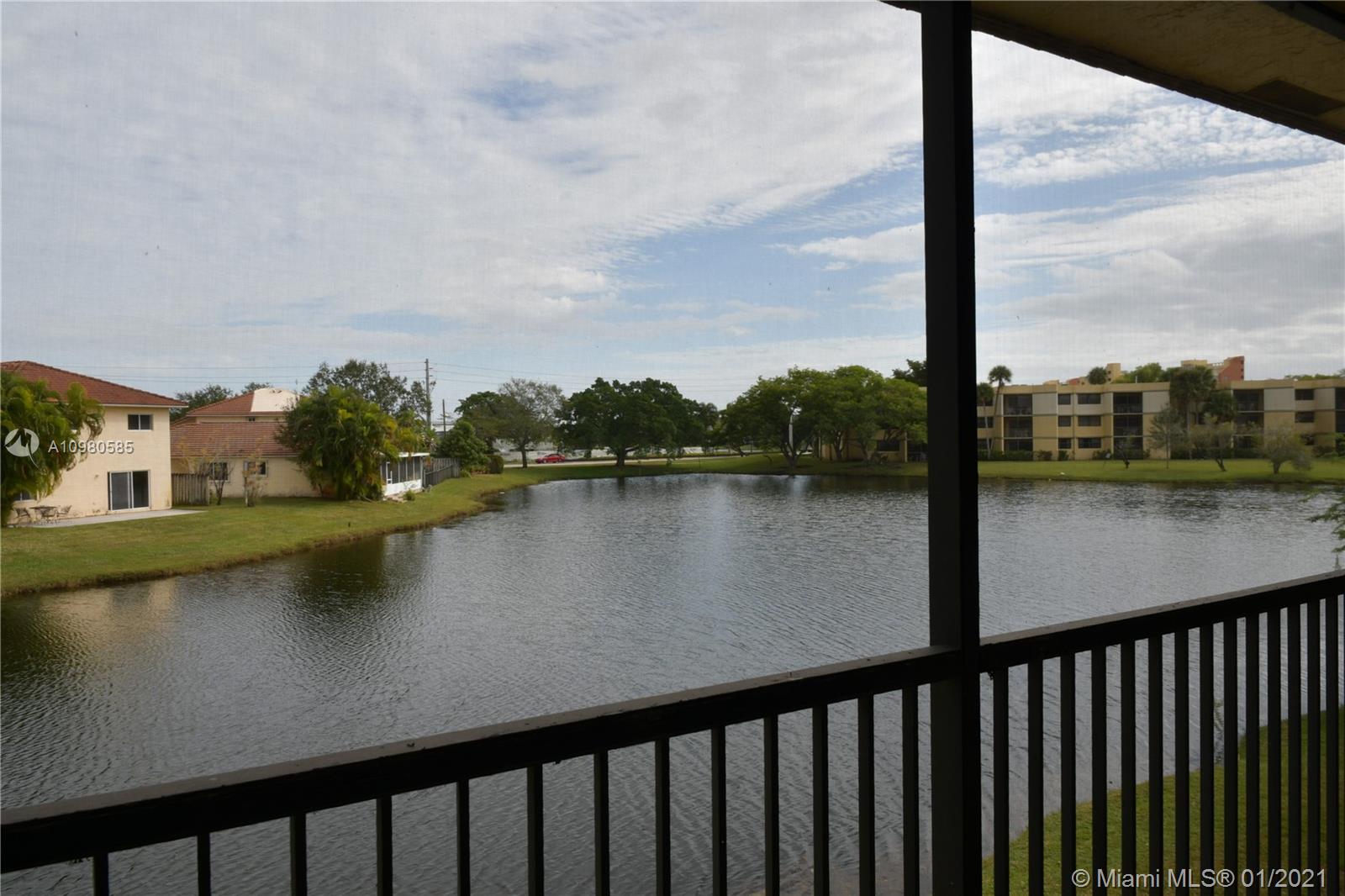 374 W Lakeview Dr #203, Weston, FL 33326