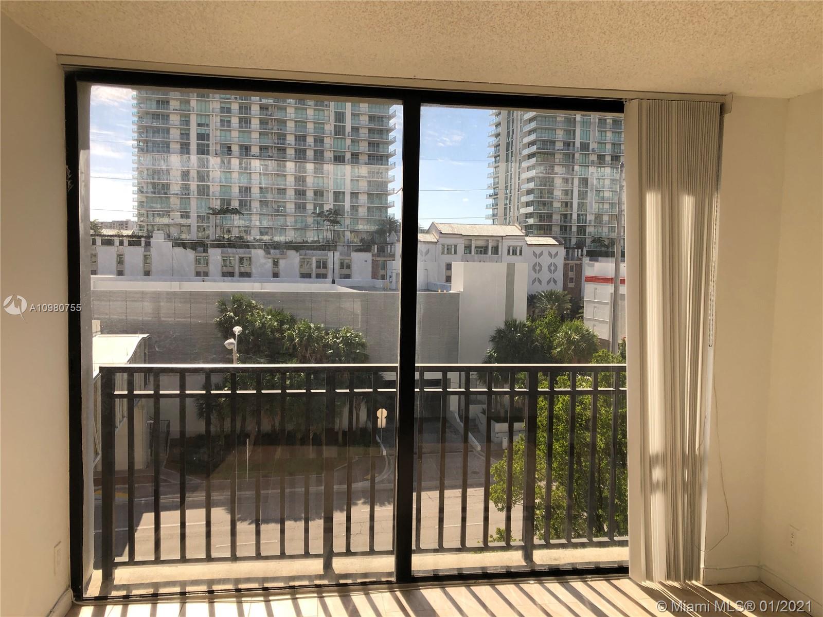 Sunny Isles Beach, FL 33160,16909 N Bay Rd #615