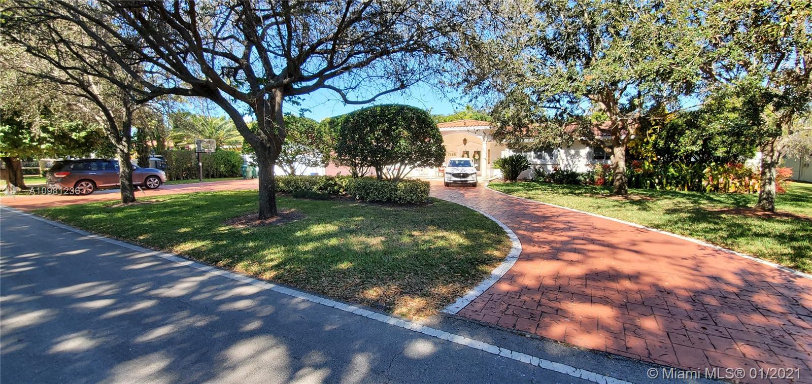 7125 SW 96th St, Pinecrest, FL 33156