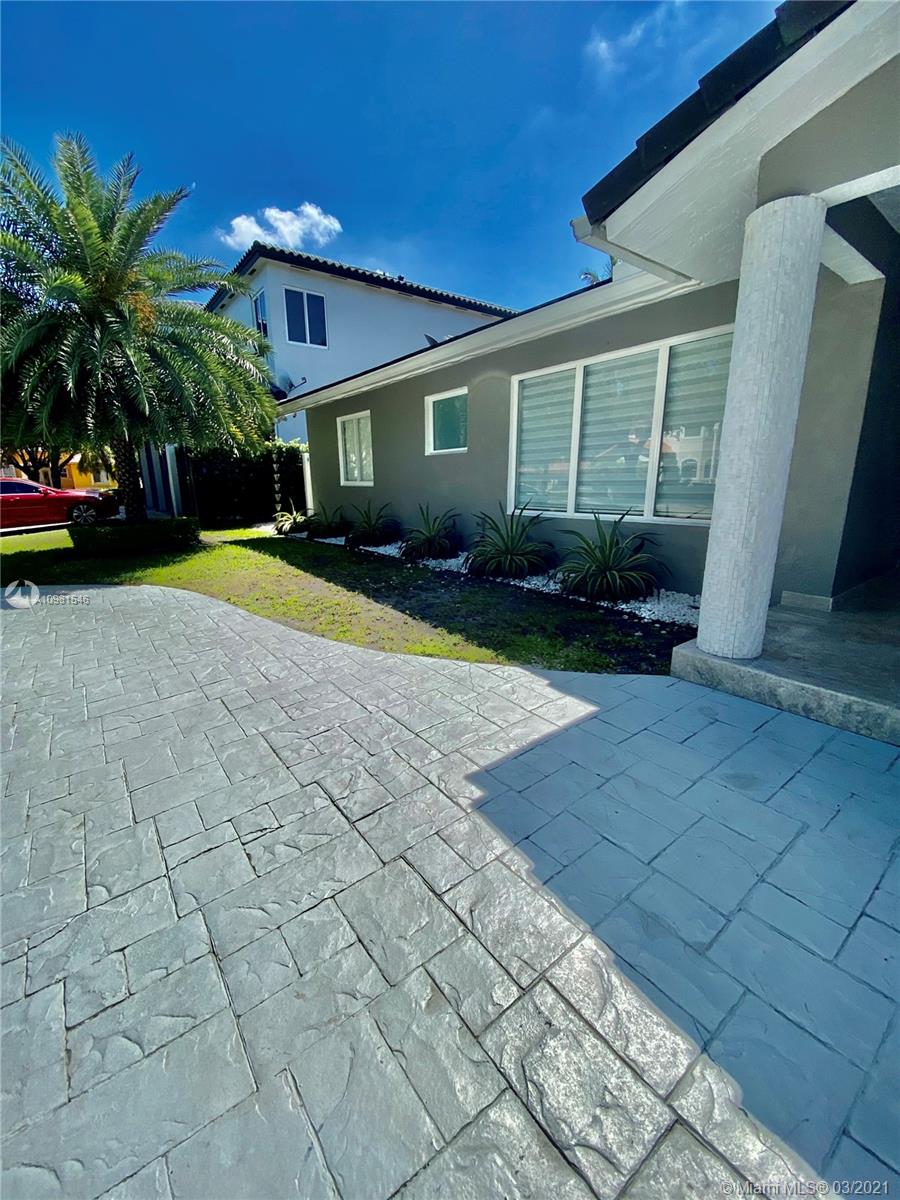 Miami Lakes, FL 33016,7916 NW 162nd St