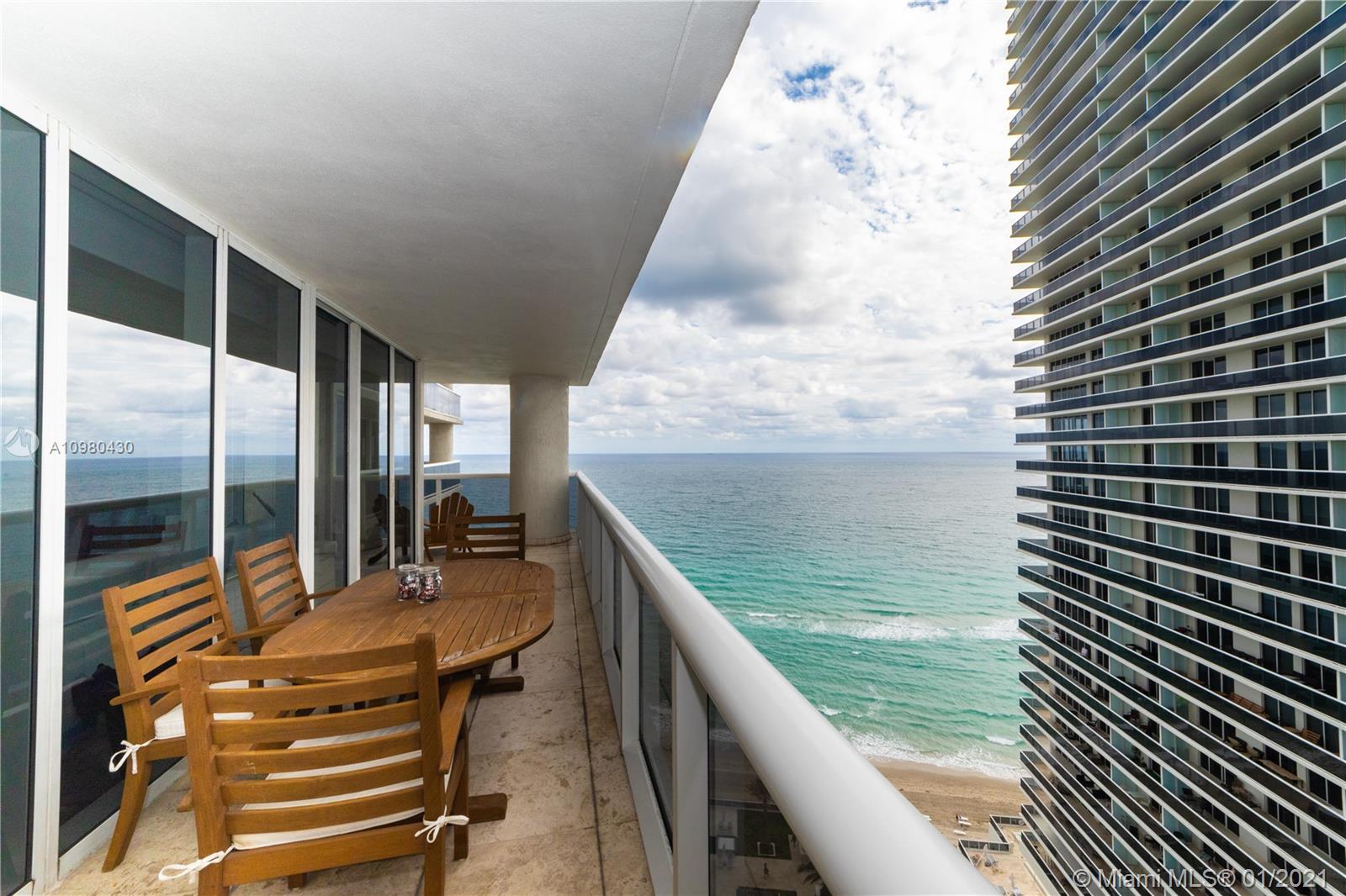 Hallandale Beach, FL 33009,1800 S Ocean Dr #2505