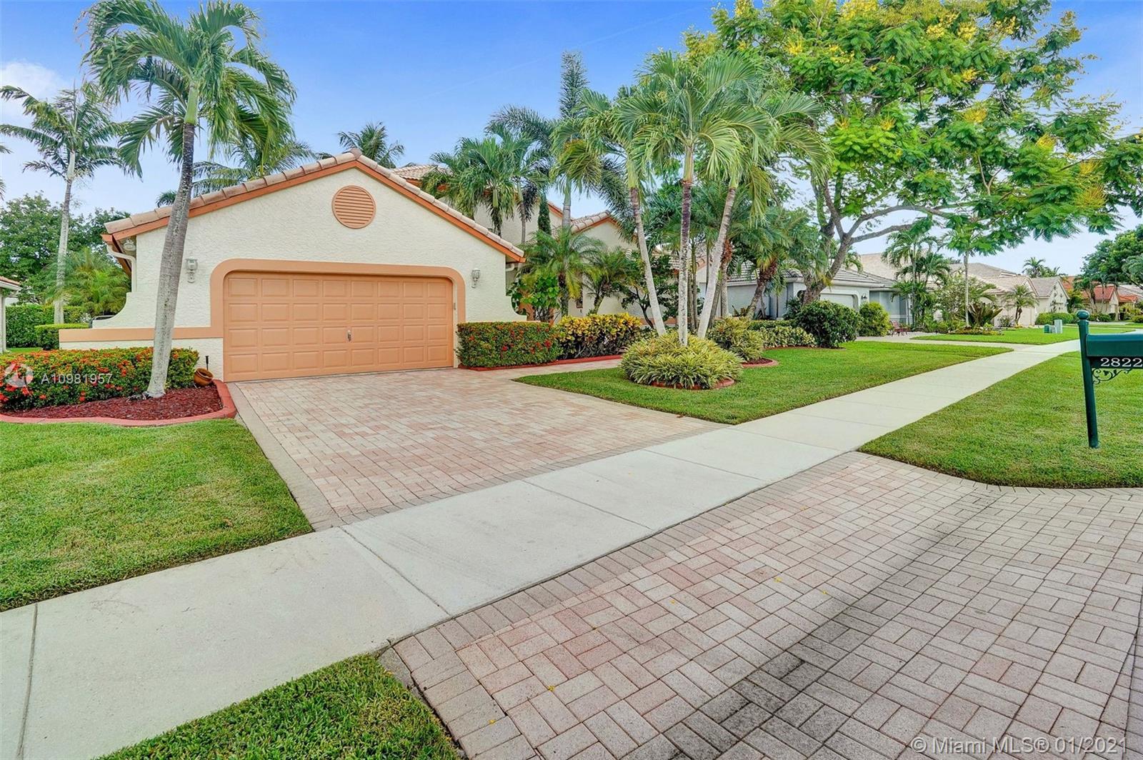 2822 W Abiaca Cir, Davie, FL 33328