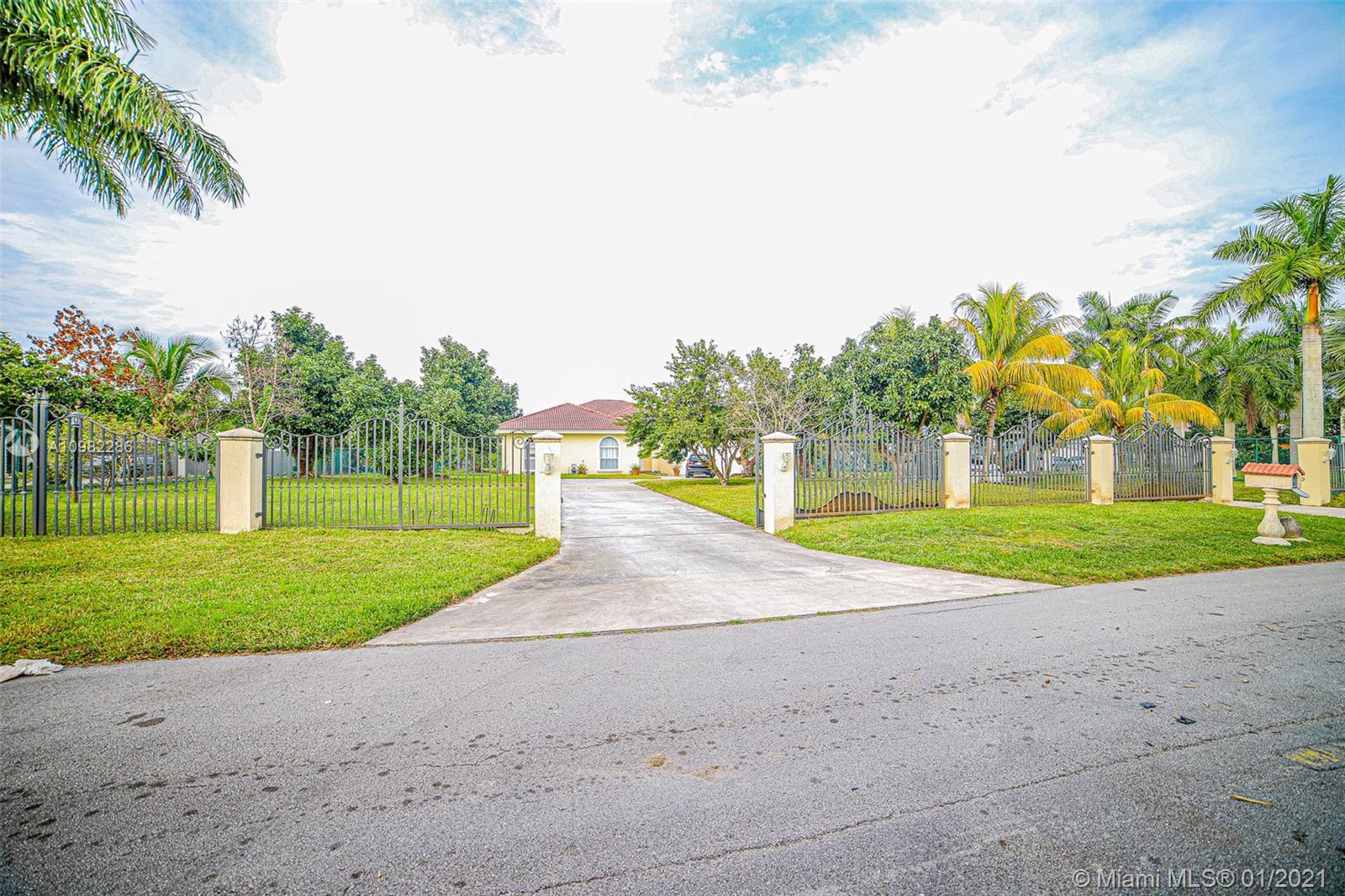 Homestead, FL 33032,15563 SW 276th St