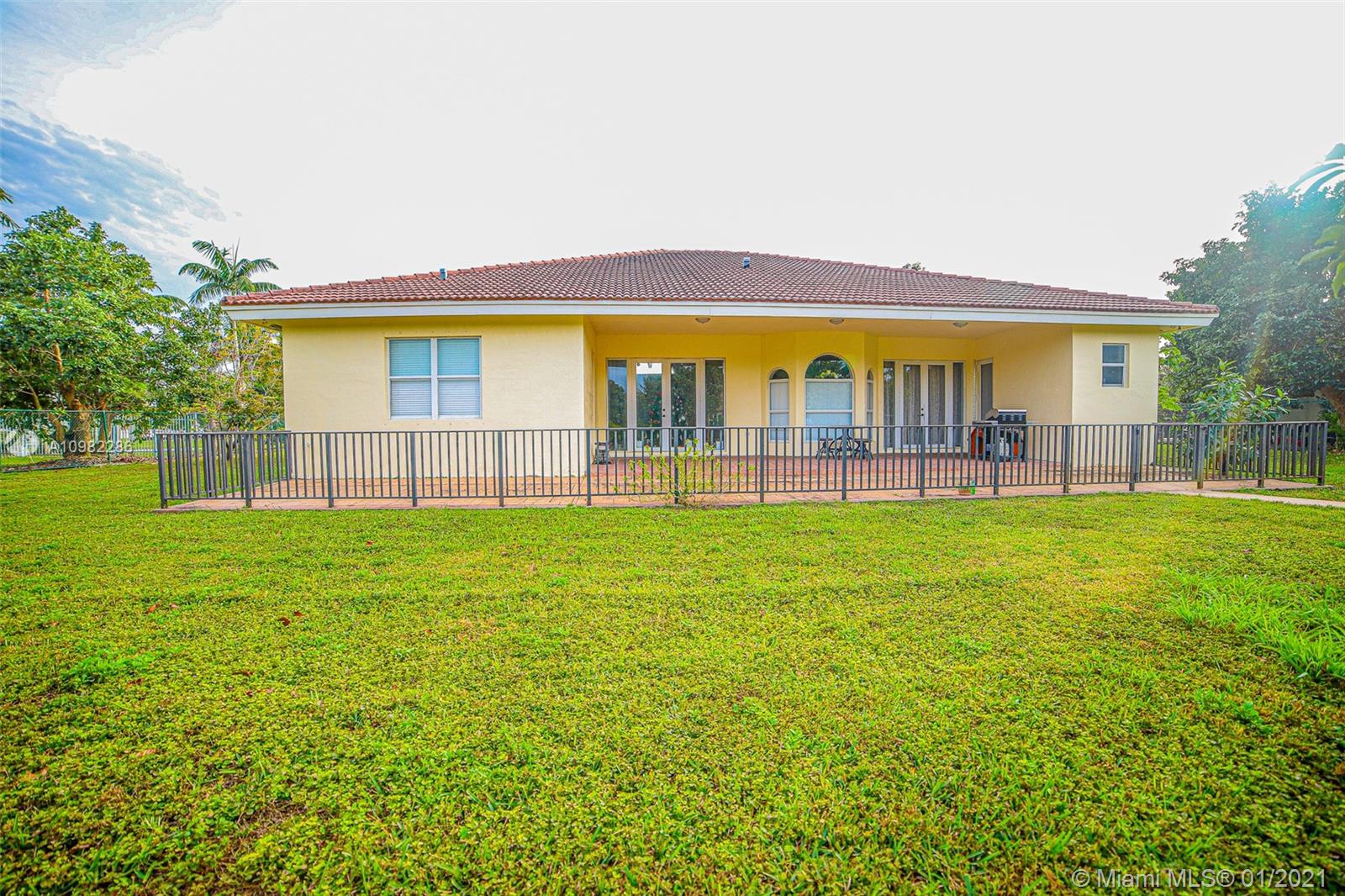 Homestead, FL 33032,15563 SW 276th St