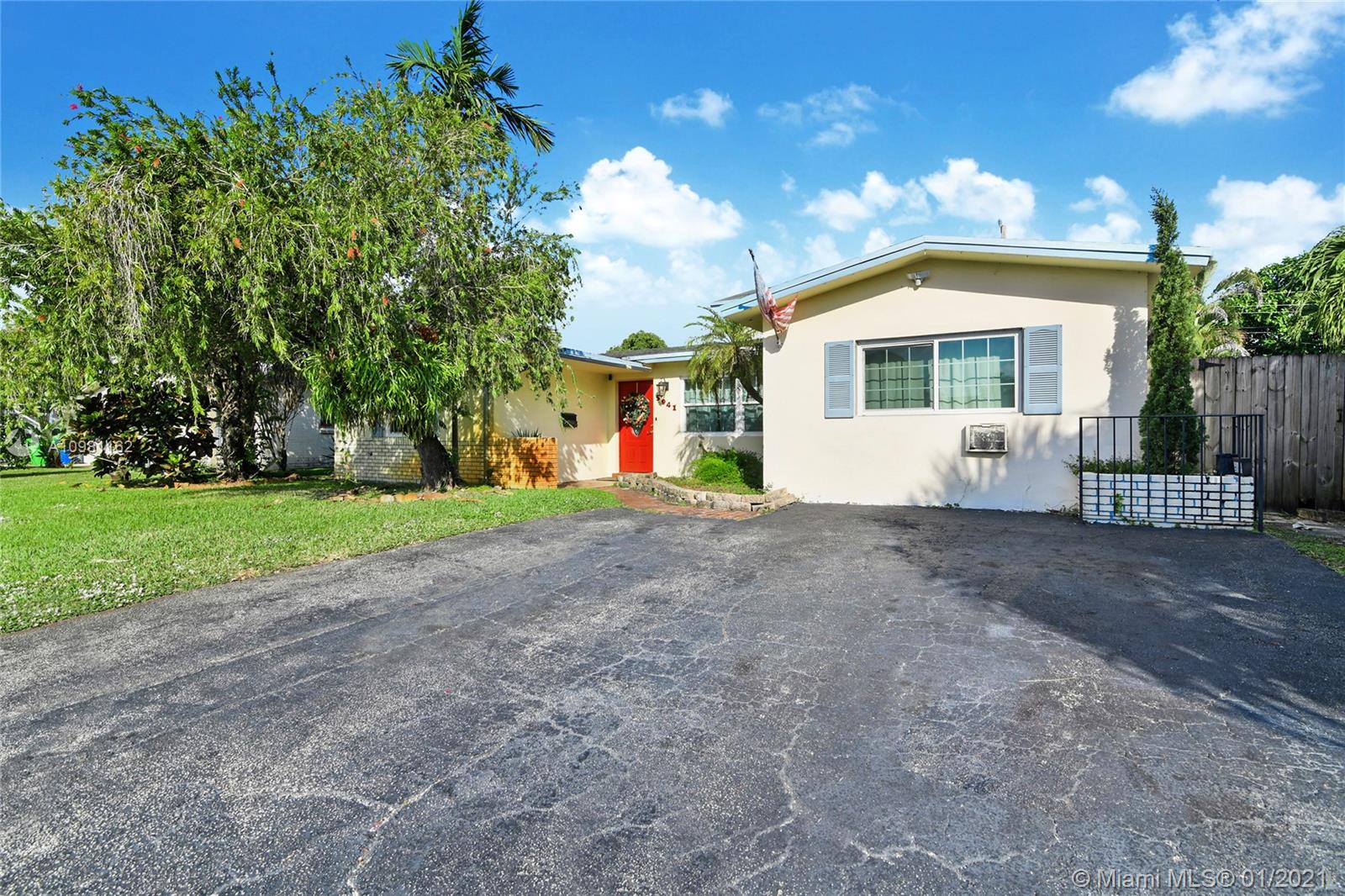 5941 NW 14th Ct, Sunrise, FL 33313