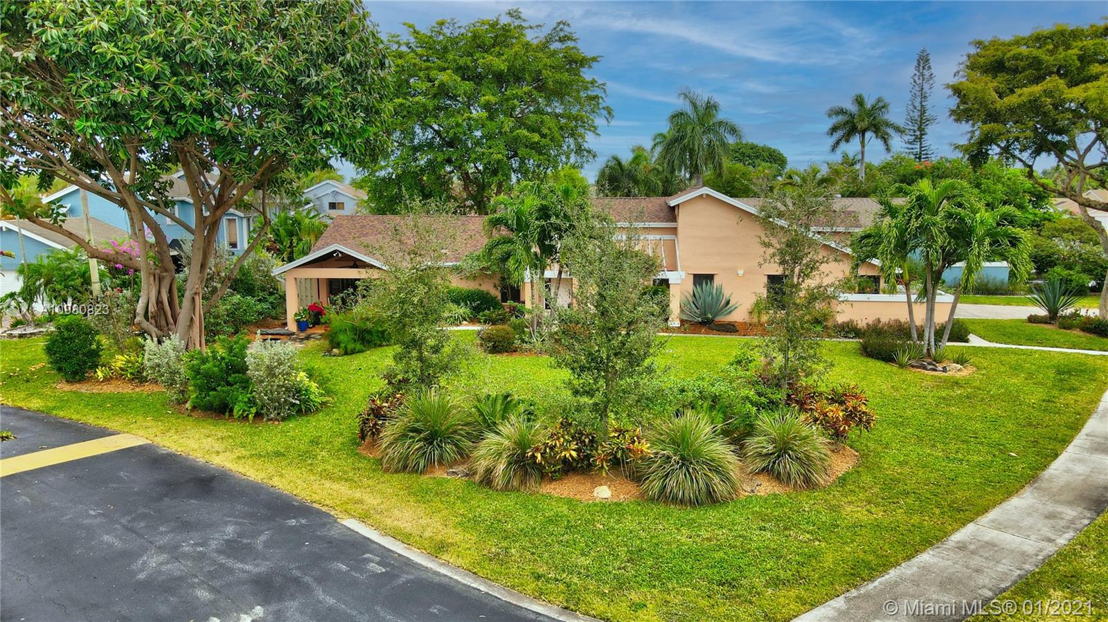 920 Rainberry Lake Dr,  Delray Beach,  FL 33445