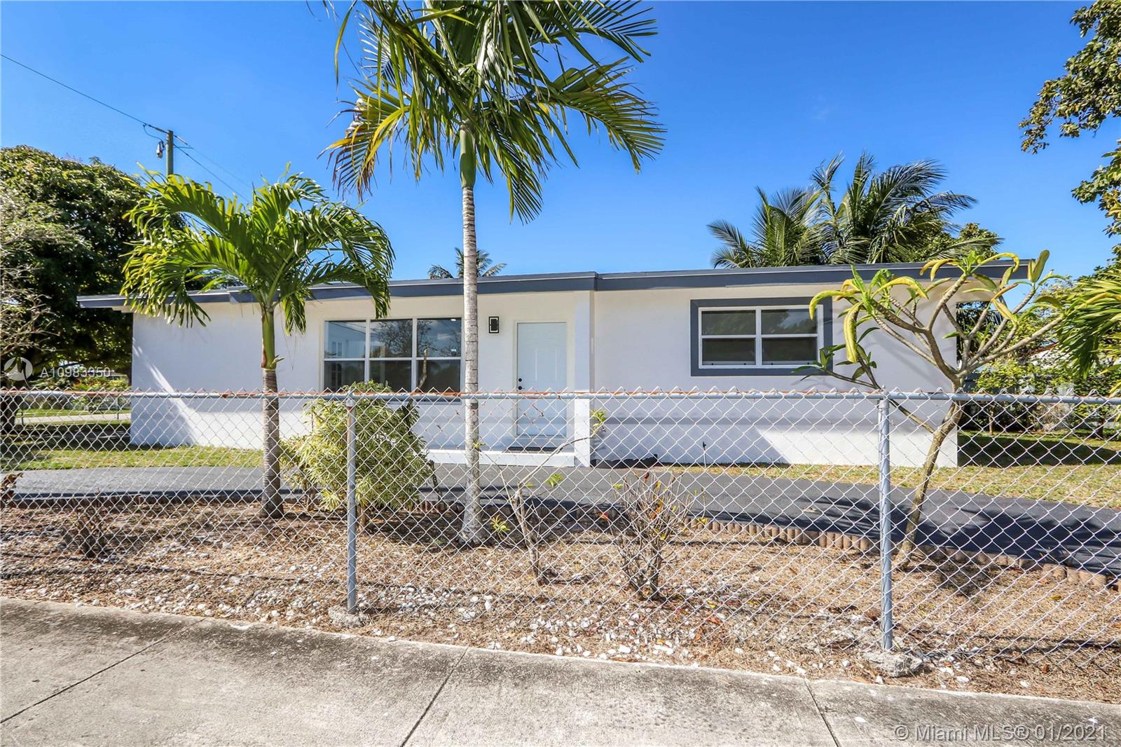 17202 NE 4th Ave, North Miami Beach, FL 33162