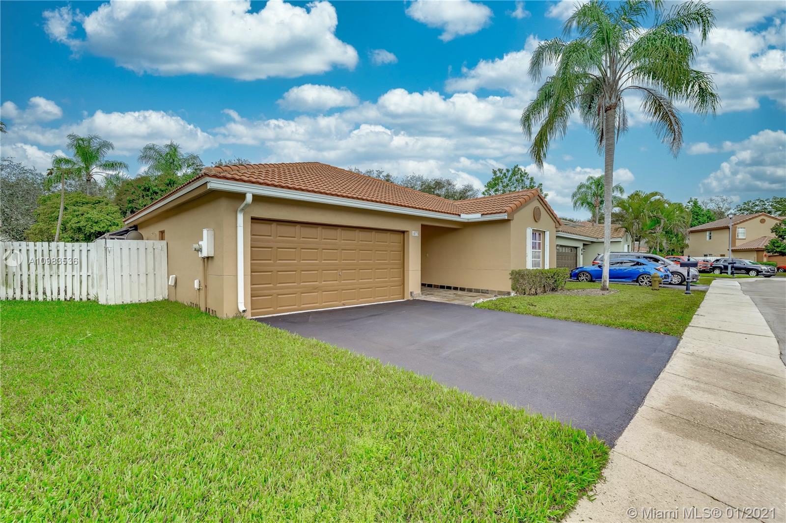 1073 NW 125th Ter, Sunrise, FL 33323