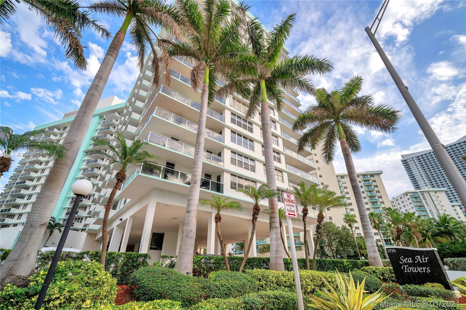 Hollywood, FL 33019,3725 S Ocean Dr #411