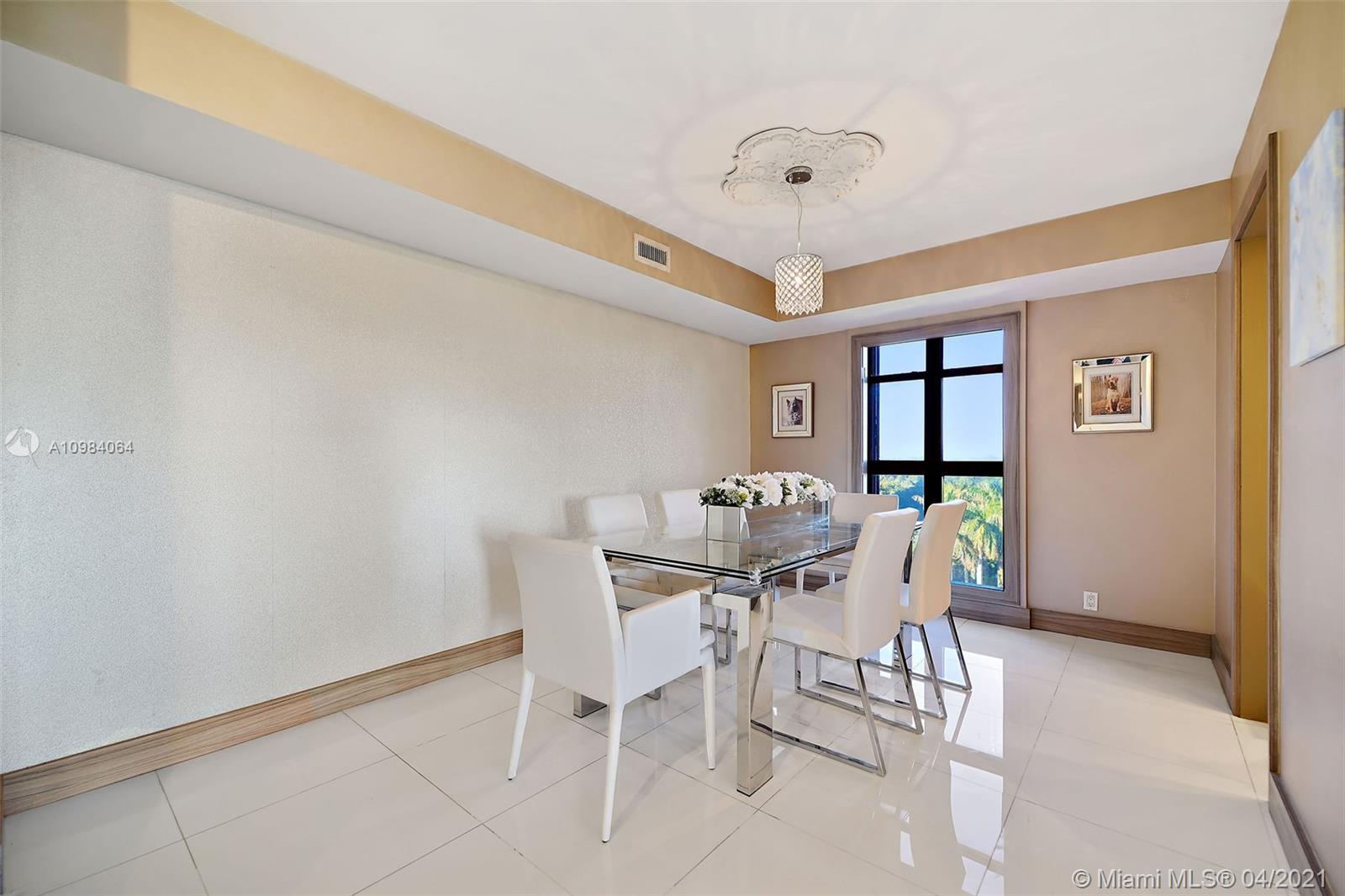 1000 Quayside Ter #811, Miami, FL 33138