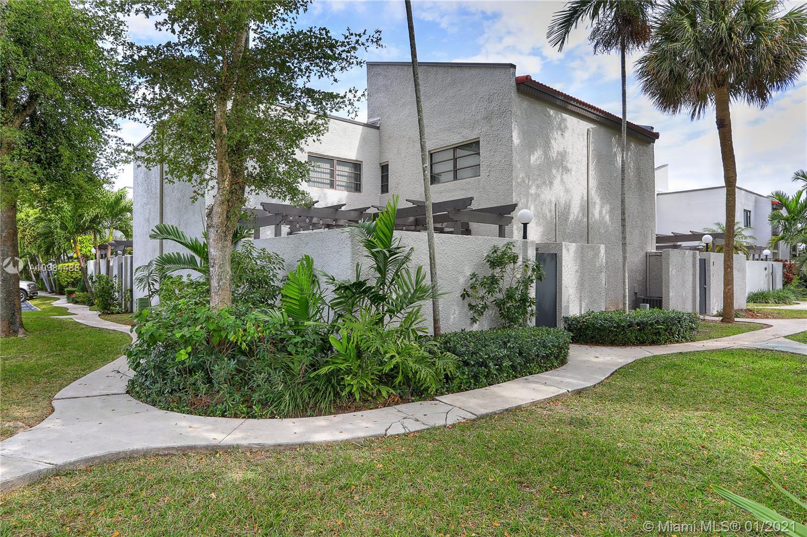 4724 SW 67 AV #E12, Miami, FL 33155