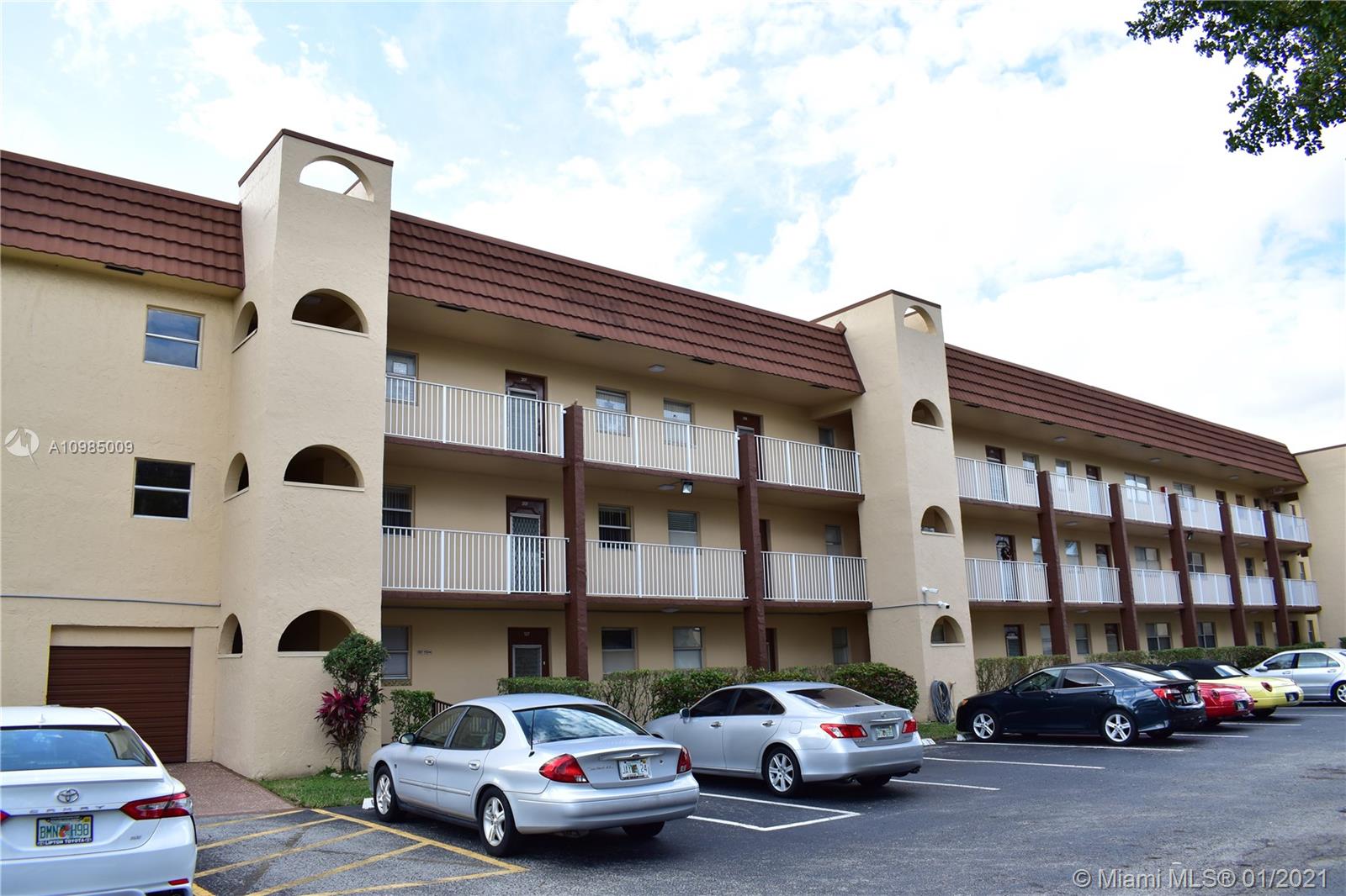 8821 Sunrise Lakes Blvd #308, Sunrise, FL 33322