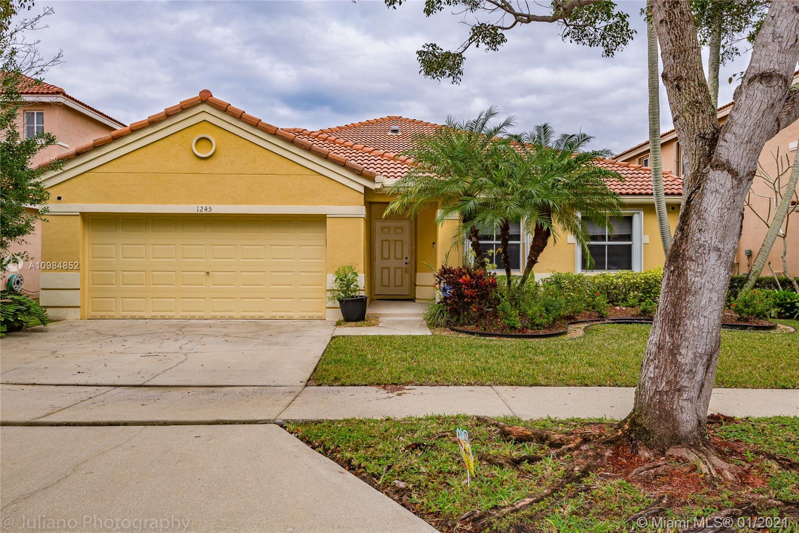 Photo 1 of 1245 Chenille Cir in Weston - MLS A10984852
