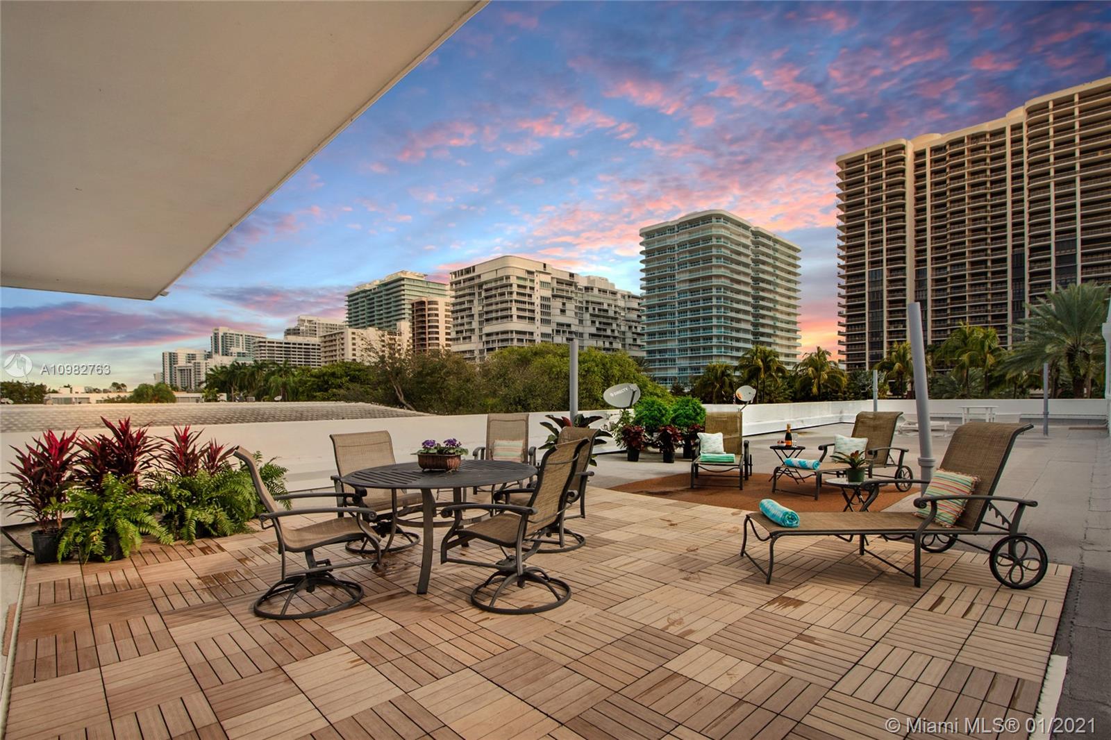 Bal Harbour, FL 33154,9920 Collins Ave #22