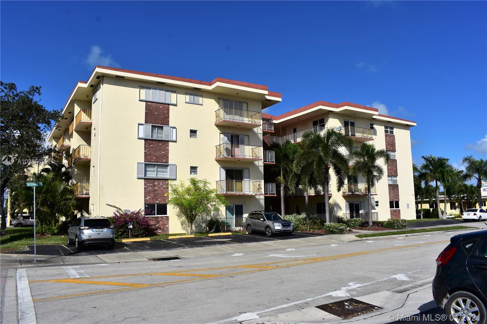 Hollywood, FL 33020,1747 Rodman St #403