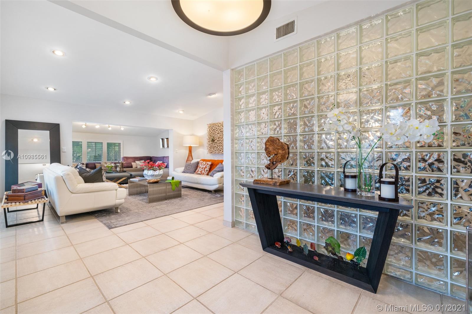 Pinecrest, FL 33156,11900 SW 70th Ave
