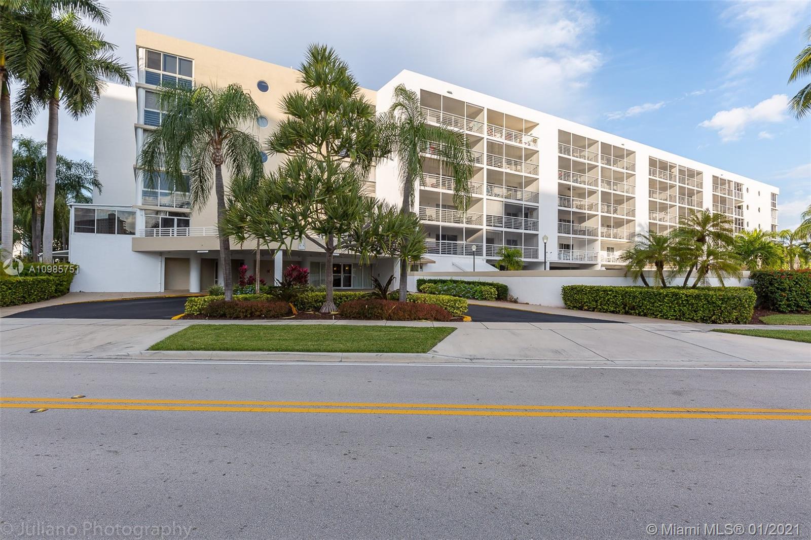 Sunny Isles Beach, FL 33160,17801 N Bay Rd #512