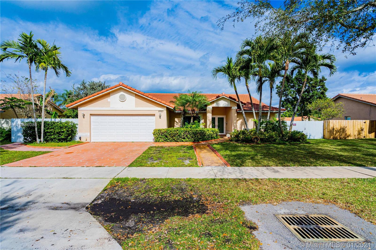 5323 SW 11th St, Plantation, FL 33317