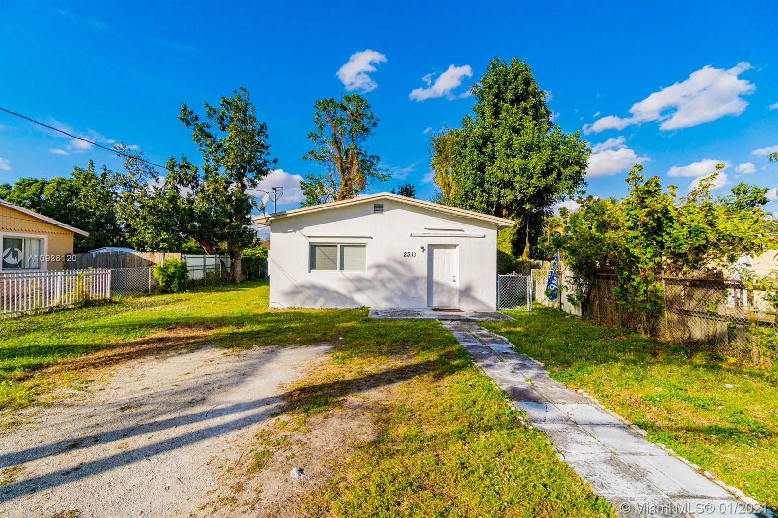 North Miami Beach, FL 33162,231 NE 171st St