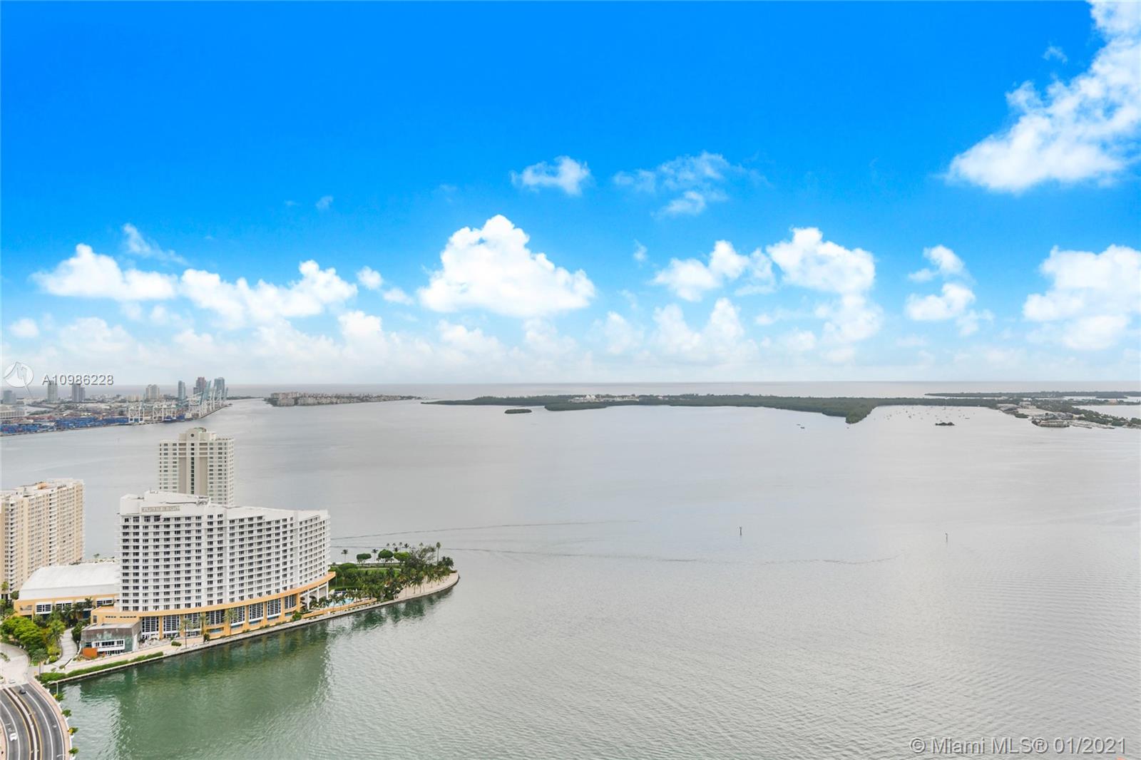 Miami, FL 33131,950 Brickell Bay Dr #4310