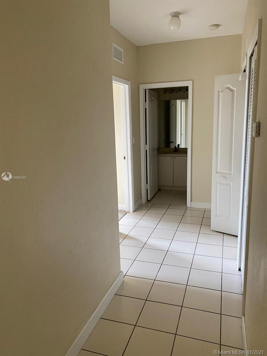 Homestead, FL 33035,1661 SE 28th St #208