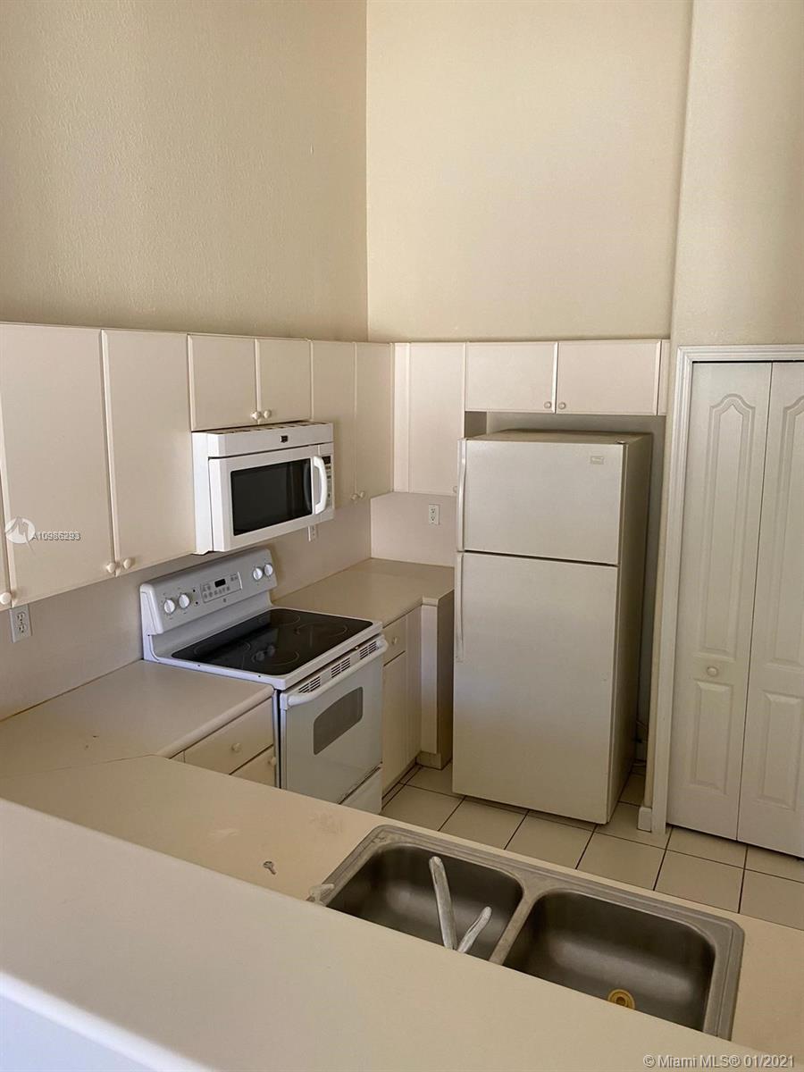 Homestead, FL 33035,1661 SE 28th St #208