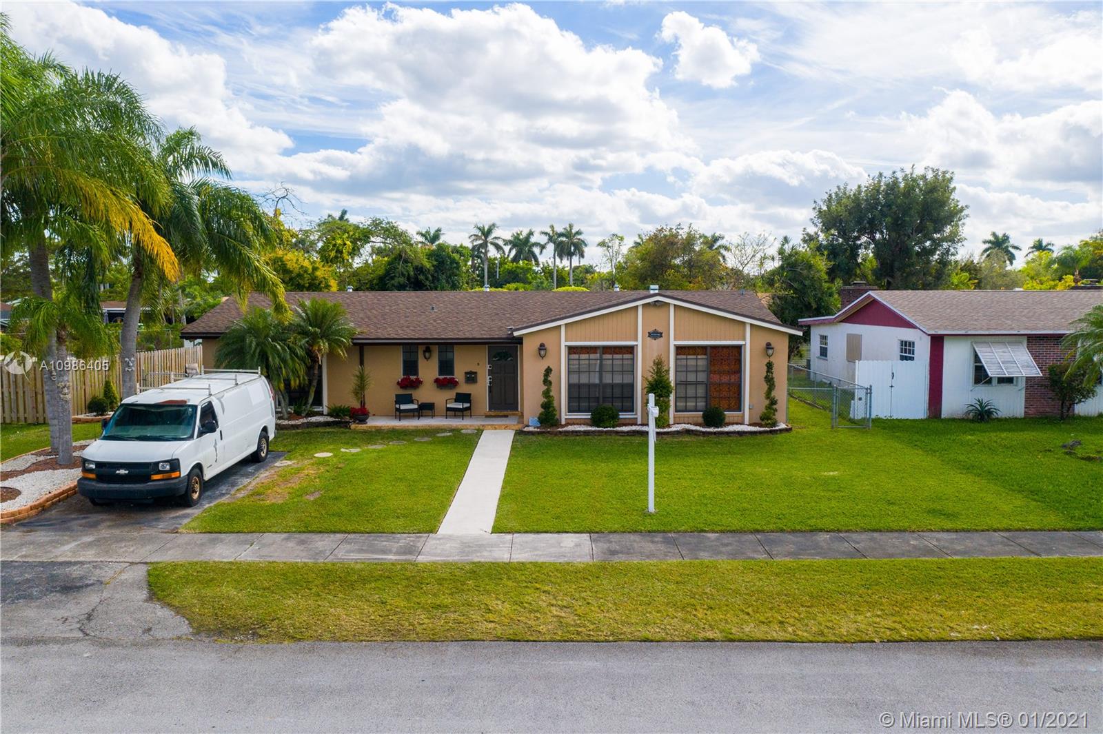 9102 SW 182nd St, Palmetto Bay, FL 33157