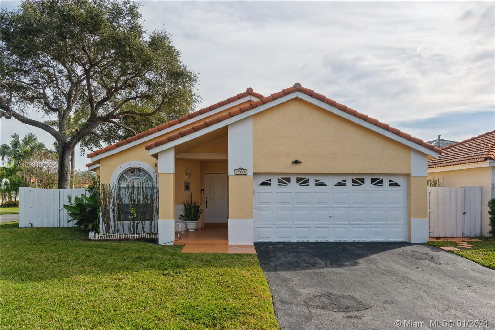 19725 NW 83rd PL, Hialeah, FL 33015