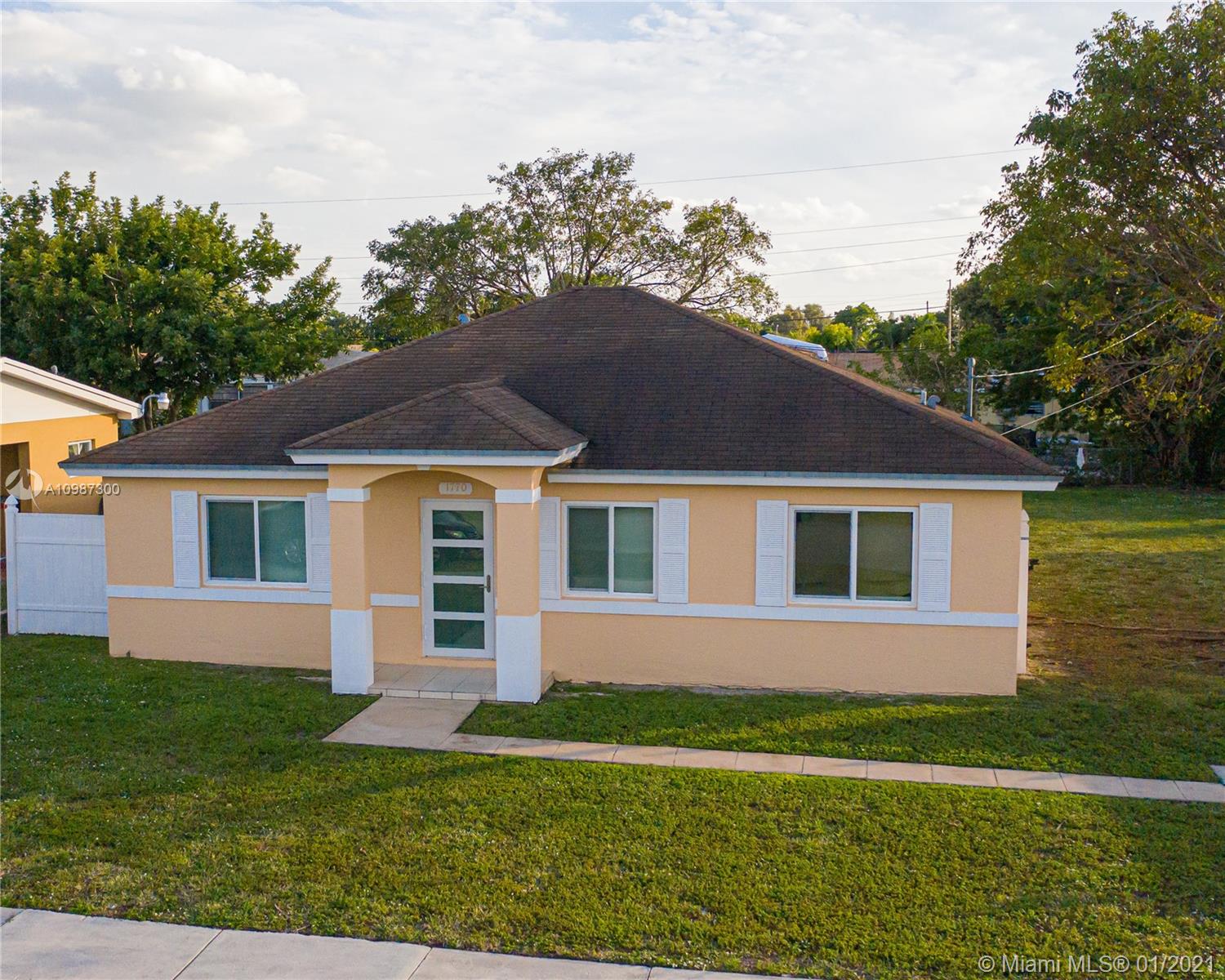 1770 NW 190th Ter, Miami Gardens, FL 33056