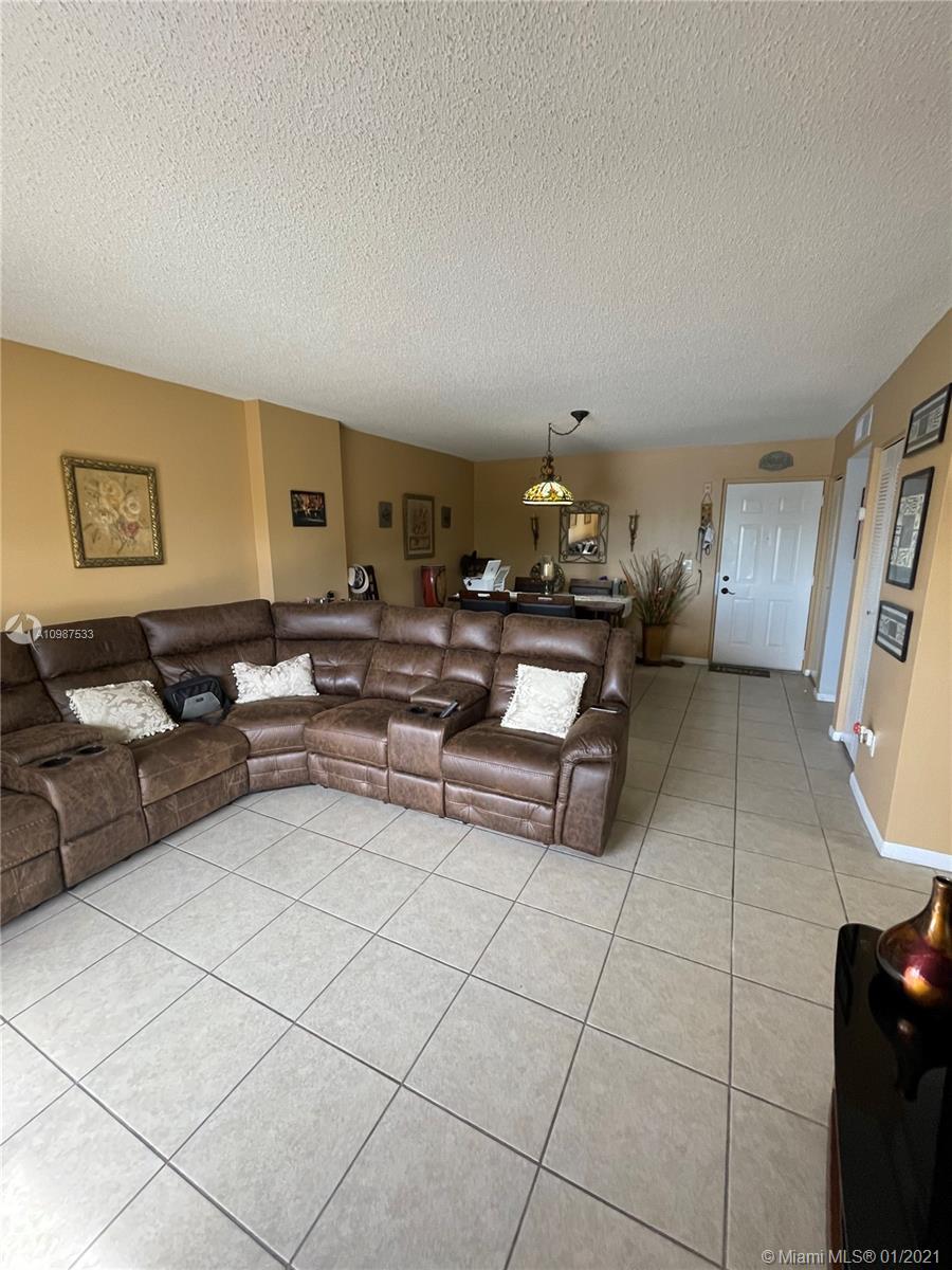 Cutler Bay, FL 33189,8240 SW 210th St #214