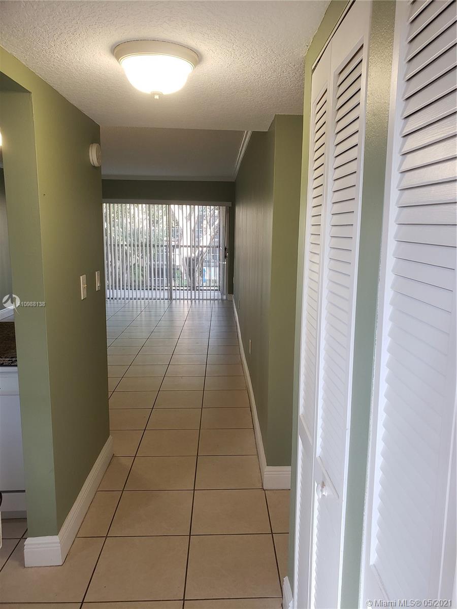 Plantation, FL 33324,471 N Pine Island Rd #D304