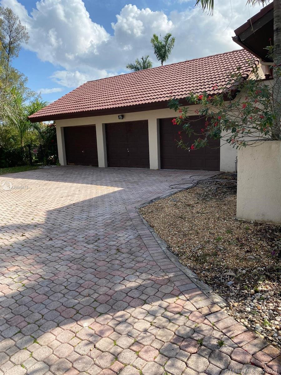 Hialeah, FL 33015,19431 E Oakmont Dr