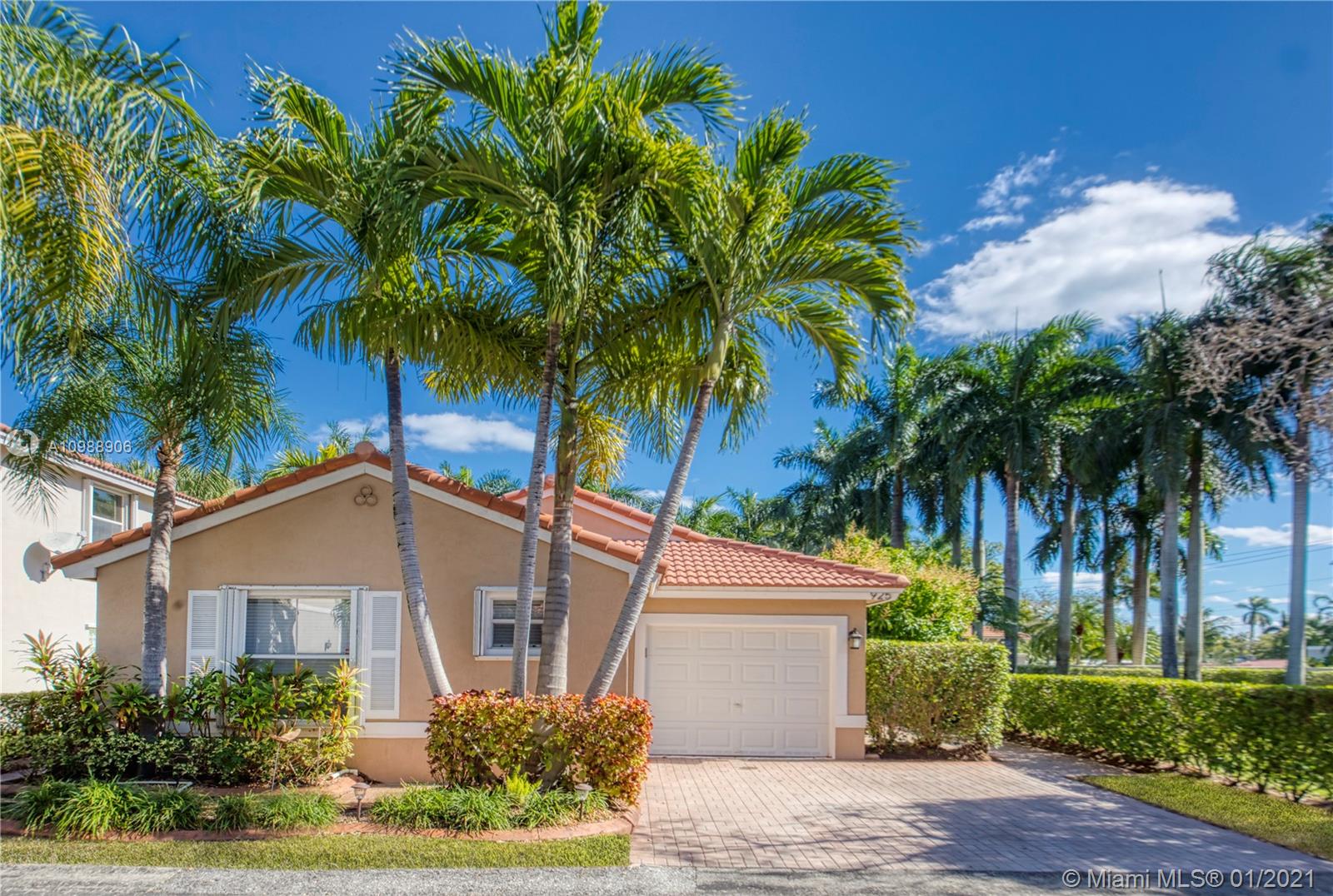 Hollywood, FL 33019,925 Scarlet Oak Ter