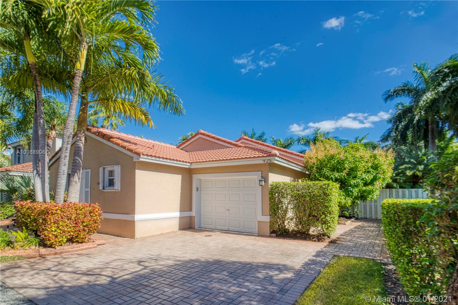 Hollywood, FL 33019,925 Scarlet Oak Ter