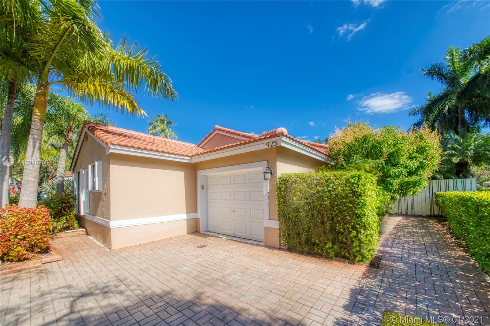 Hollywood, FL 33019,925 Scarlet Oak Ter