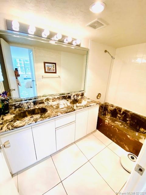 Aventura, FL 33160,2851 NE 183rd St #117E