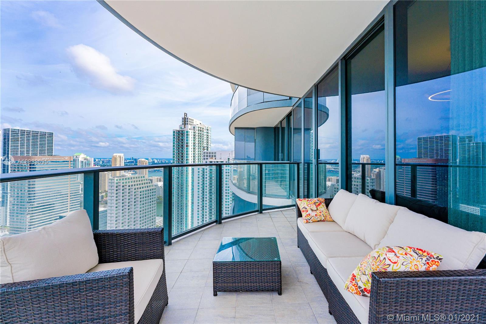 Miami, FL 33131,1000 Brickell Plaza #4512