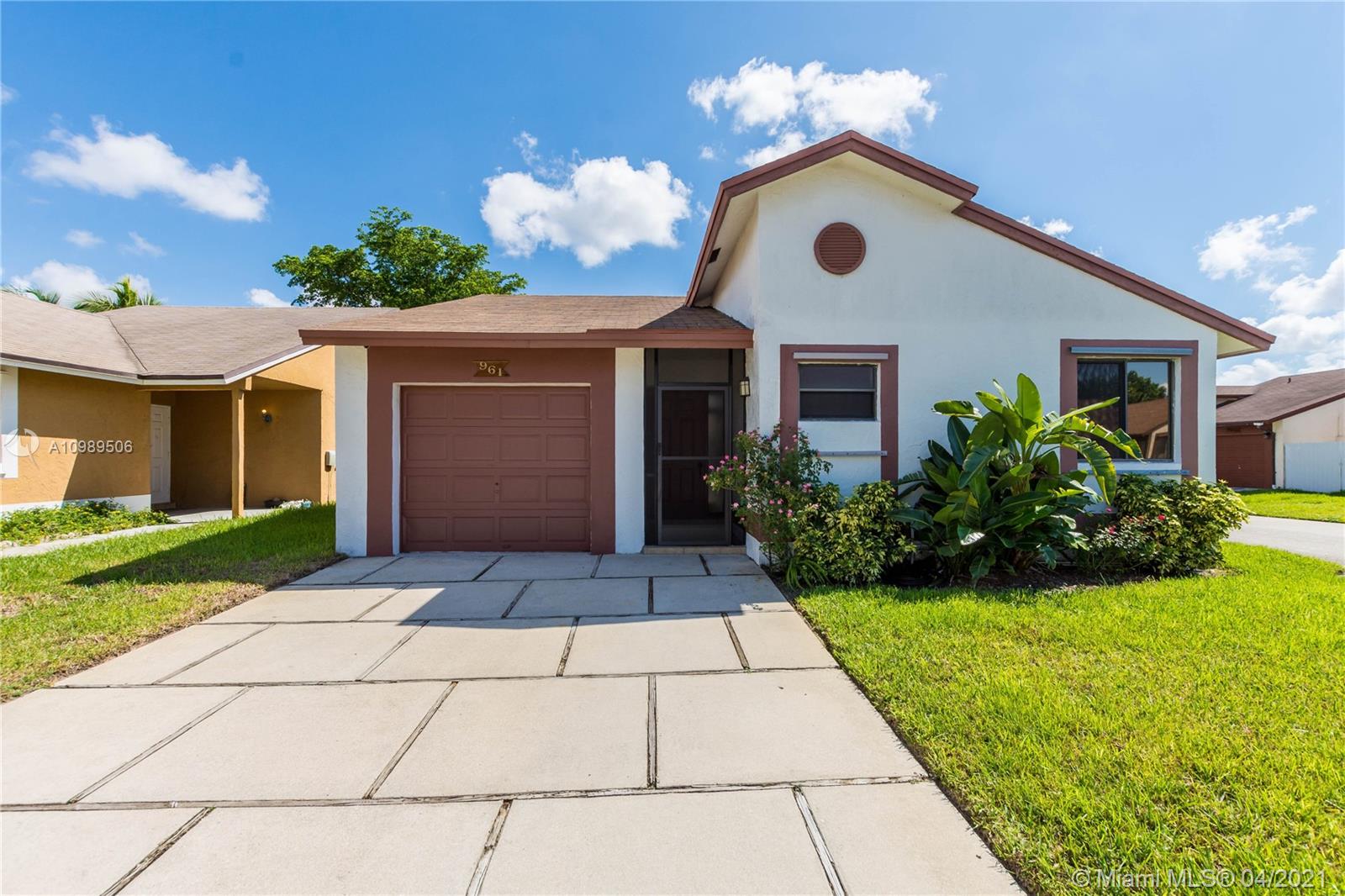 961 SW 109th Ave, Pembroke Pines, FL 33025