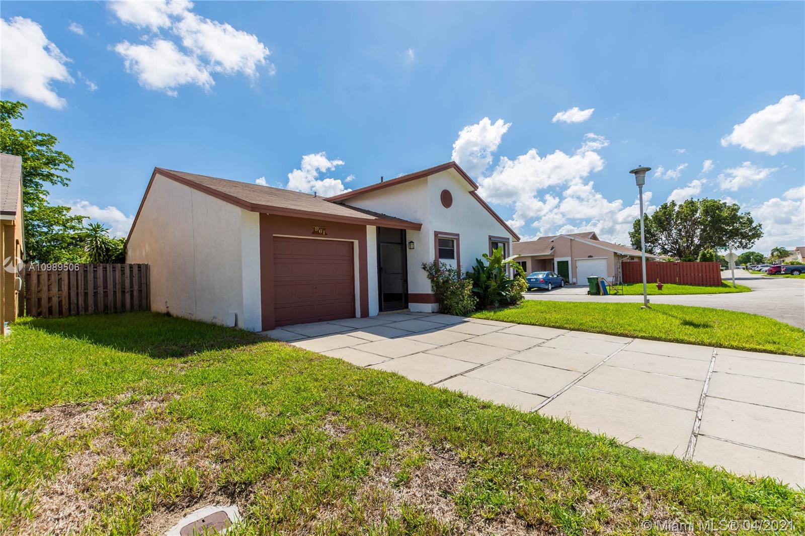 961 SW 109th Ave, Pembroke Pines, FL 33025