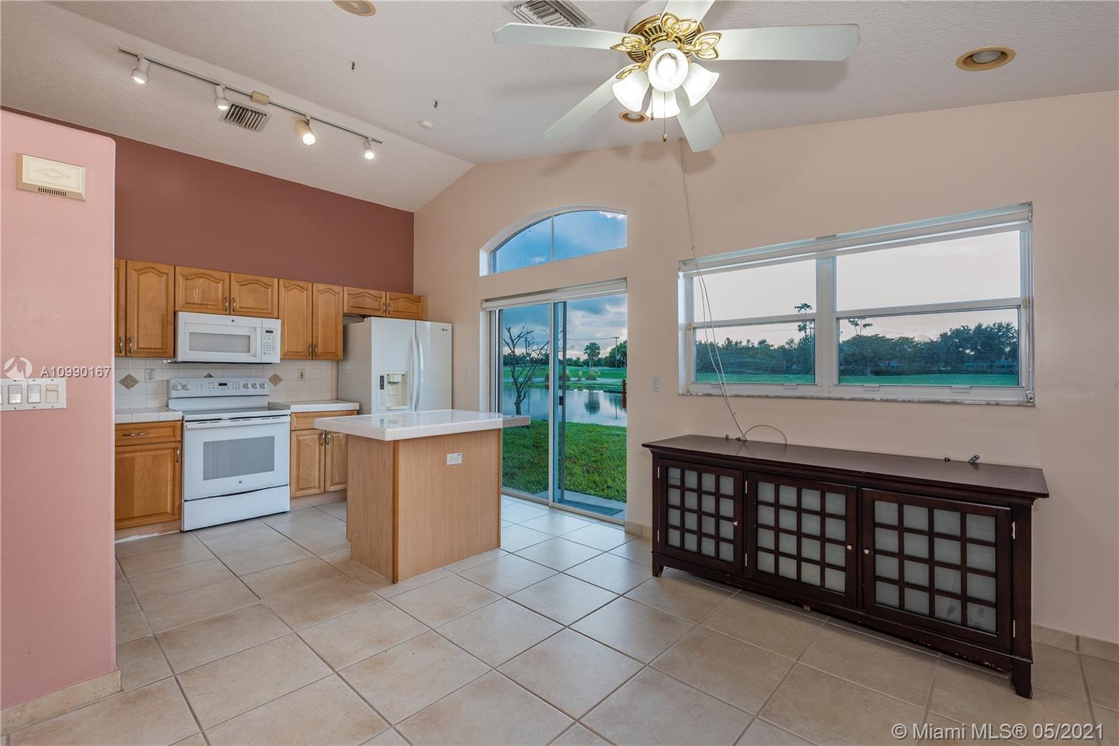 8193 Pelican Harbour Dr, Lake Worth, FL 33467
