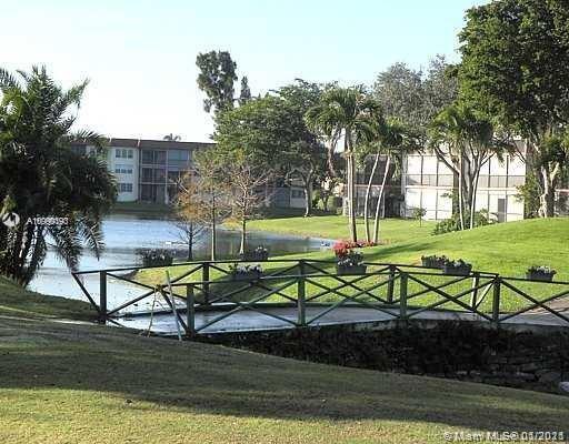 Pembroke Pines, FL 33025,9220 S Hollybrook Lake Dr #104