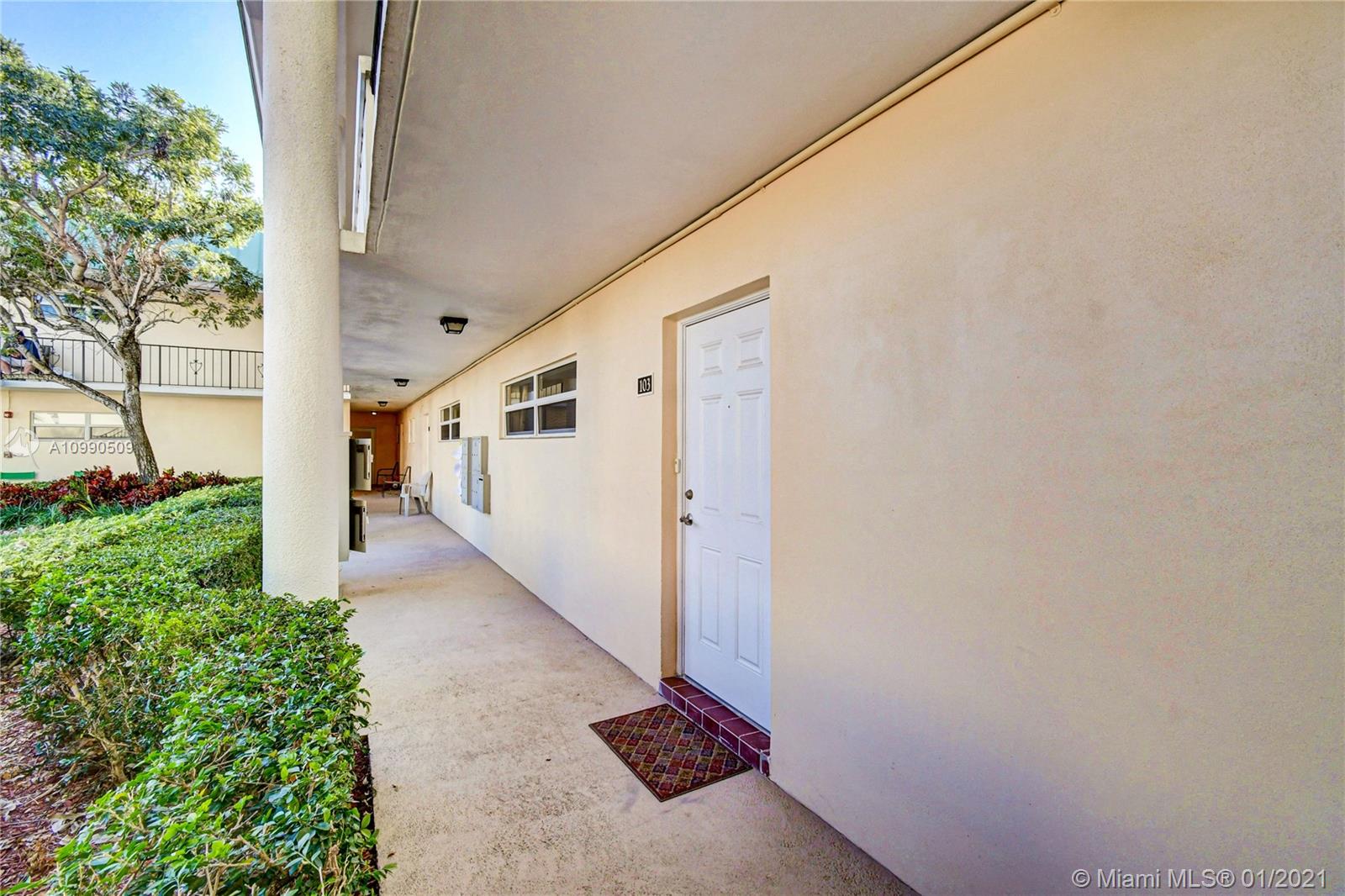 Boynton Beach, FL 33435,27 Colonial Club Dr #103