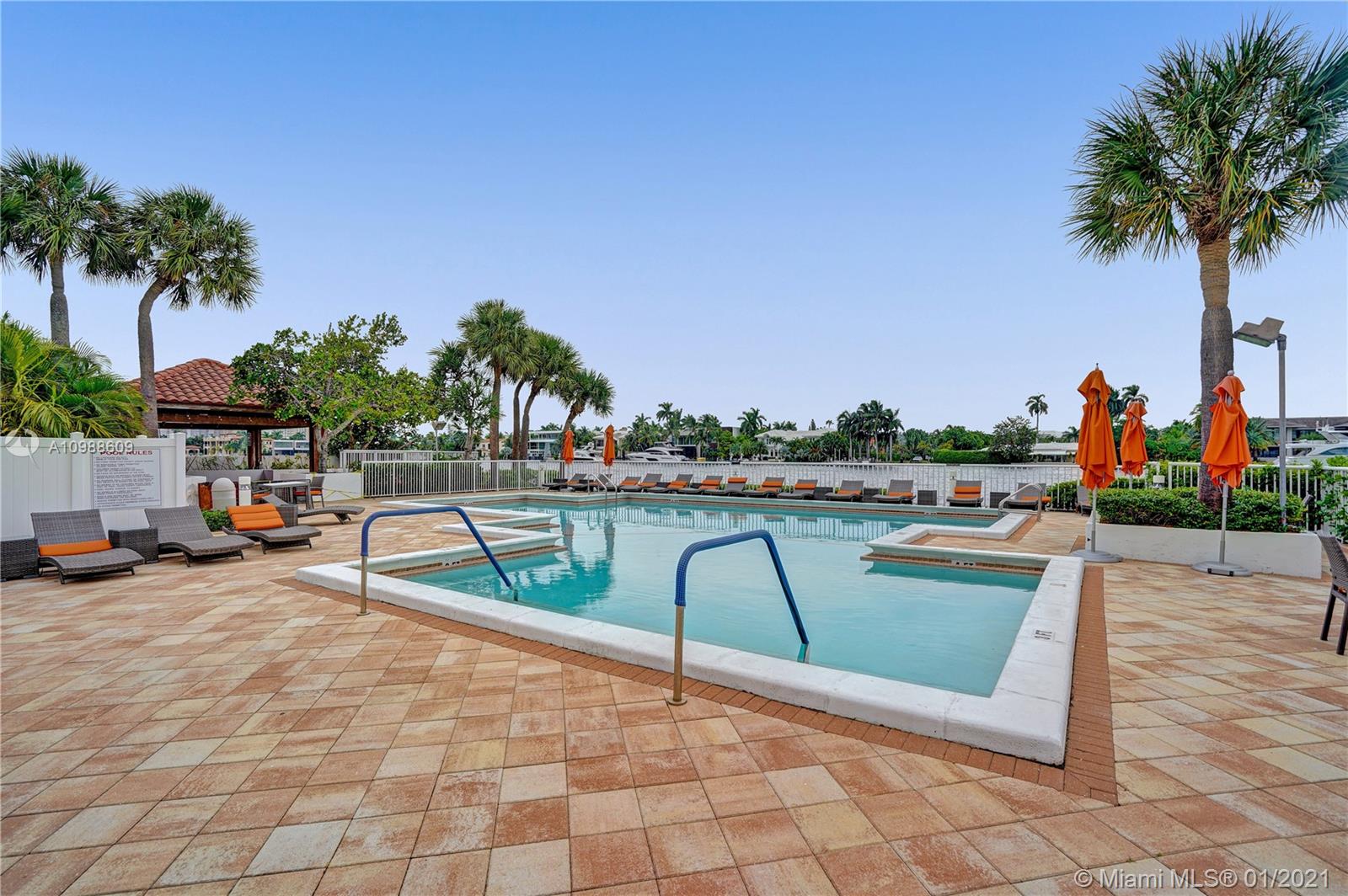 Aventura, FL 33180,20281 E Country Club Dr #2015