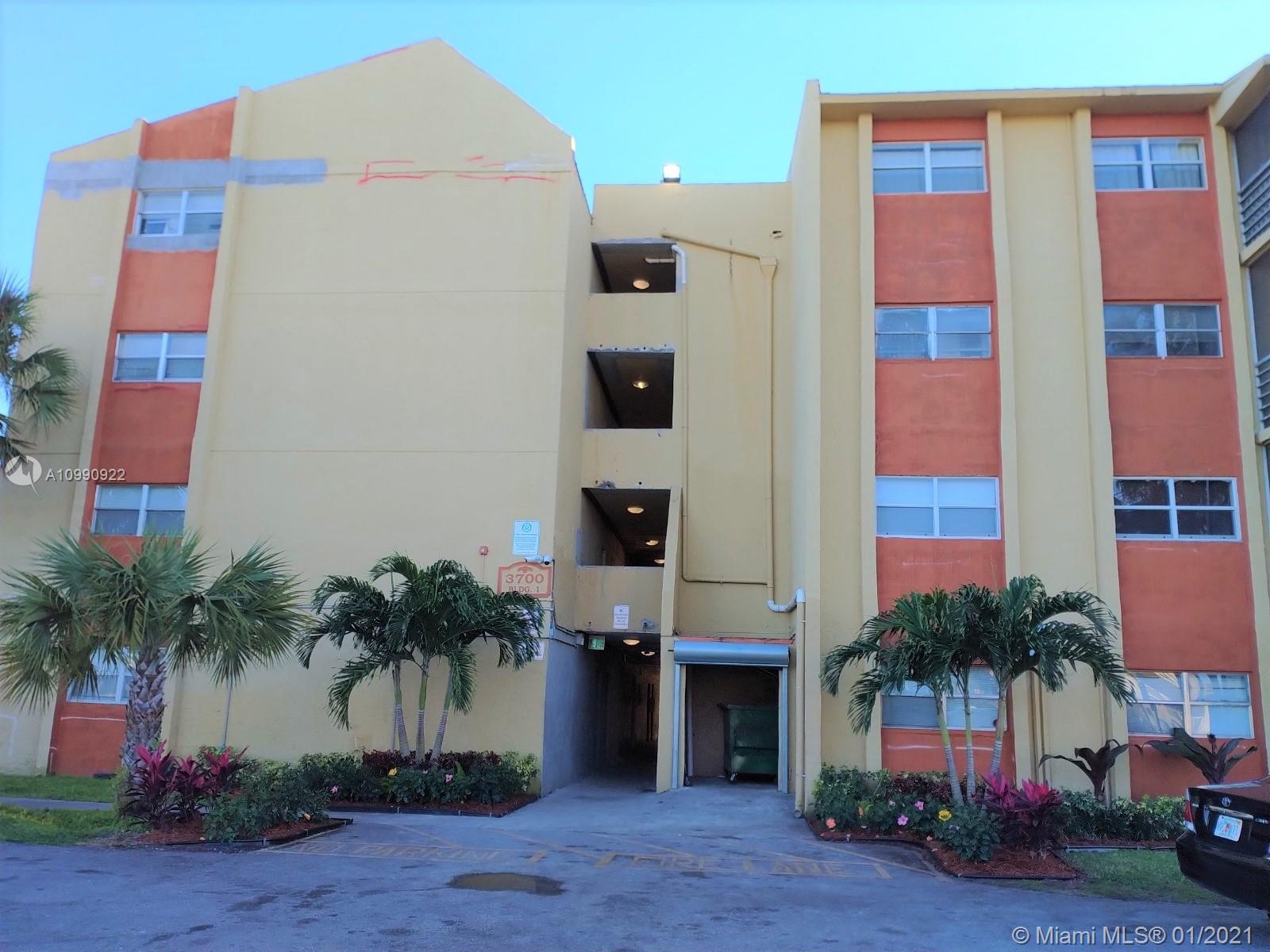 3700 NW 21st St #212, Lauderdale Lakes, FL 33311