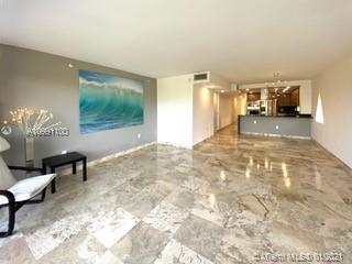 Miami Beach, FL 33141,7824 Collins Ave #401